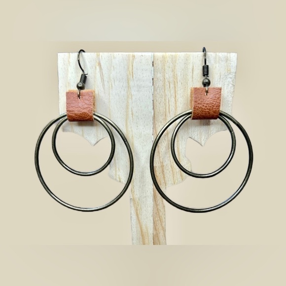 NEW Boutique Simple Beans Double Loop Drop Earrings with Faux Leather Detail - Picture 1 of 10